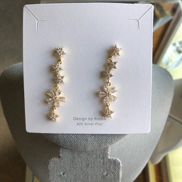 Romantic Sweet Long Flower Shaped Stud Earrings With Bling AAA Zirconia - Picture 8 of 8